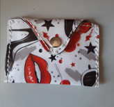 کیف فلش و مموری چرم مصنوعی فانتزی سفید طرح لب