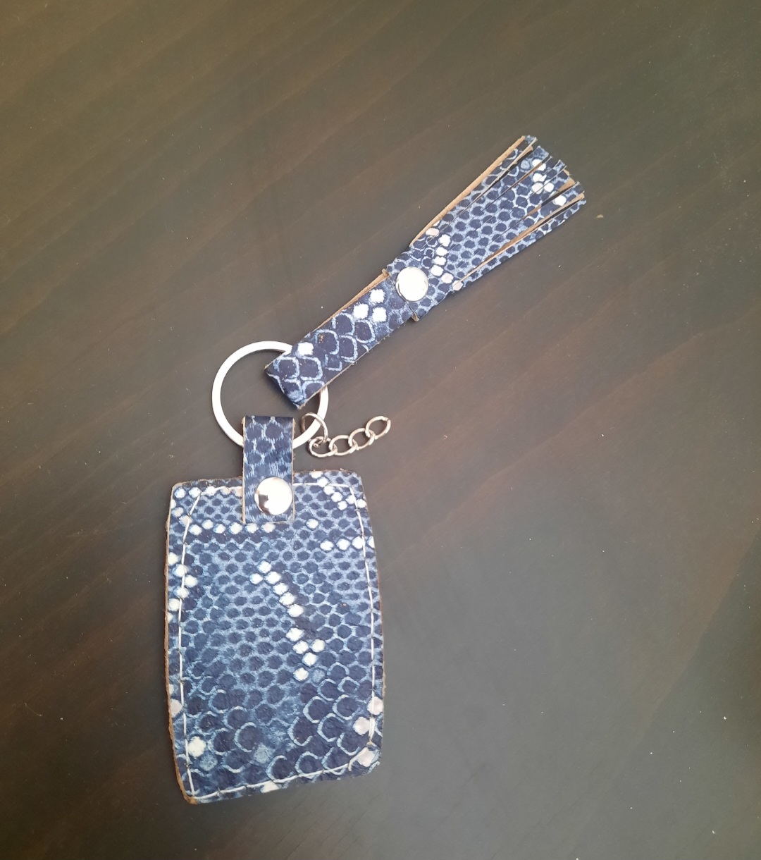 جاکلیدی و آویز چرمی