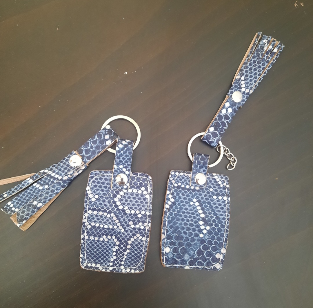 جاکلیدی و آویز چرمی