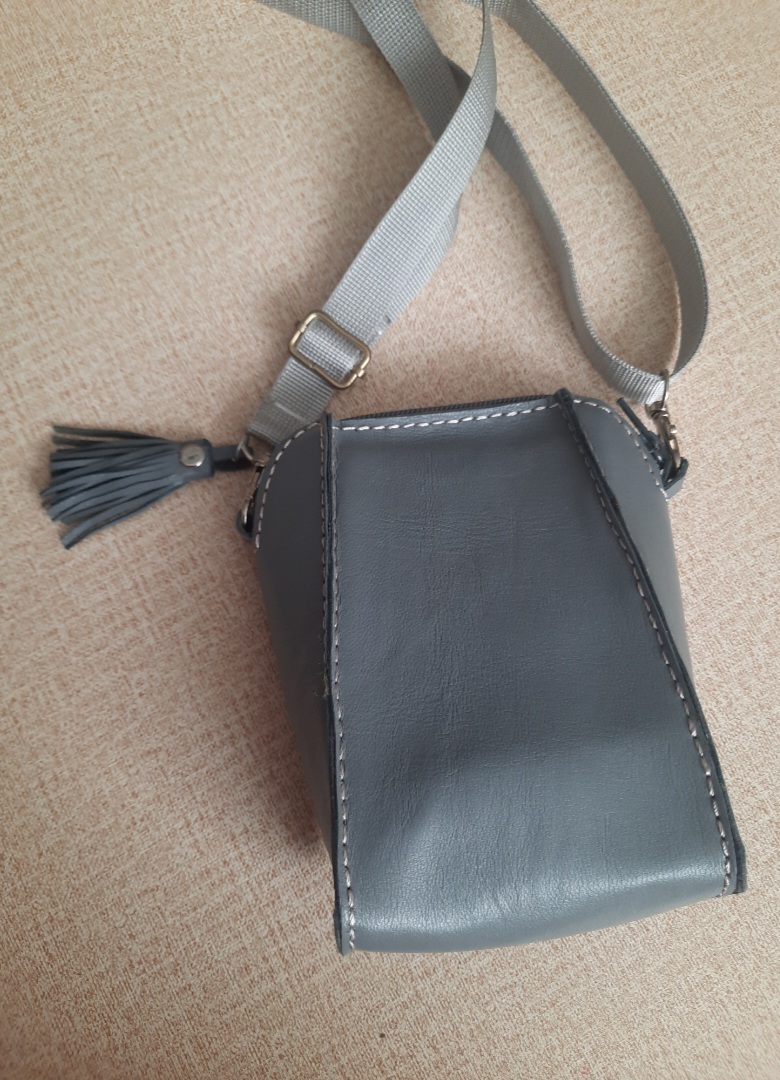 کیف چرم طبیعی دستدوز کراس بادی طوسی