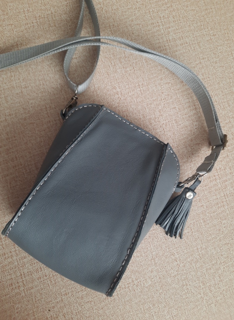 کیف چرم طبیعی دستدوز کراس بادی طوسی